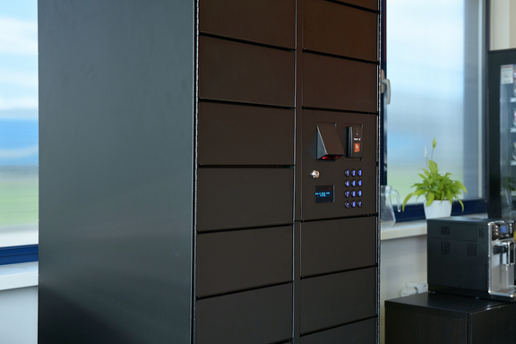 Self Service Locker IT self service solution innovation locker vending machine